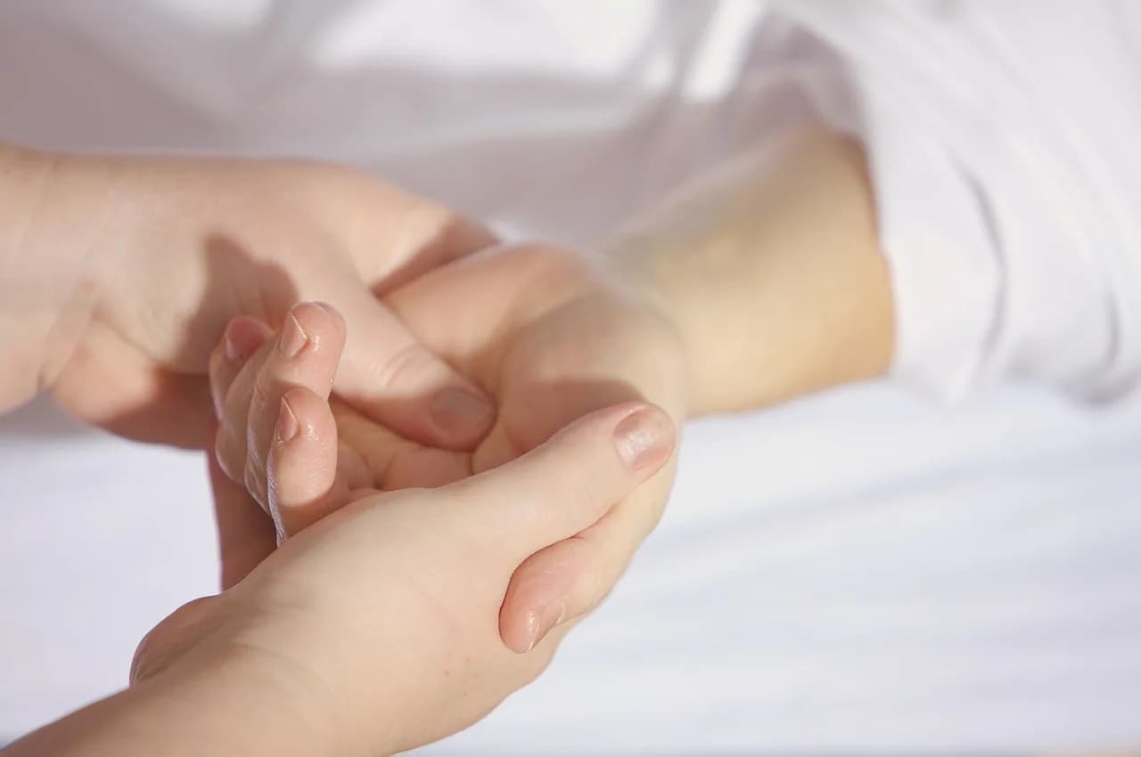 Arthritis FAQs: Your Guide to Pain Relief and Mobility with Home Physiotherapy in Pune